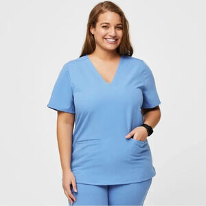 NWOT FIGS Scrub Top Casma Three-Pocket Scrub Top Color: Ceil Blue